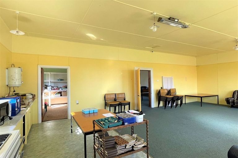 Photo of property in 35 Main Road, Owaka, 9535