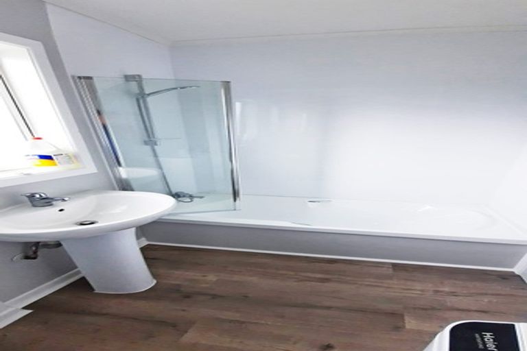 Photo of property in 15a Barbary Avenue, Kelston, Auckland, 0602