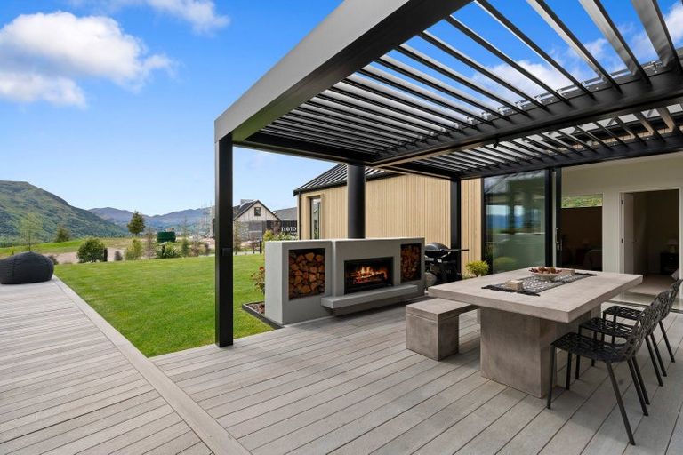 Photo of property in 10 Double Cone Road, Jacks Point, Queenstown, 9371