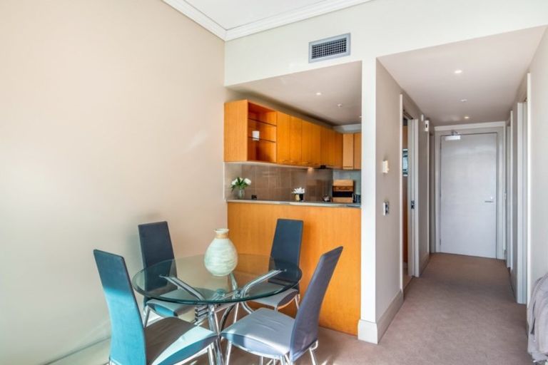 Photo of property in The Quays Apartments, 4m/99 Customs Street, Auckland Central, Auckland, 1010
