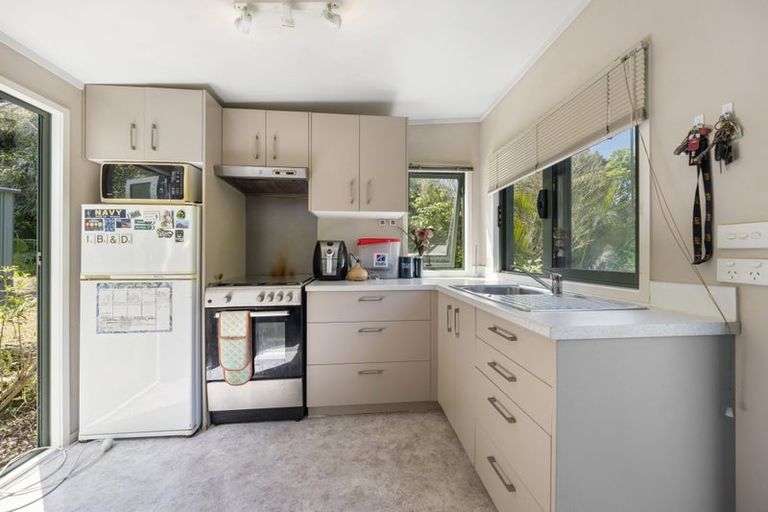 Photo of property in 46 Stoney Creek Drive, Waitakere, Henderson, 0782