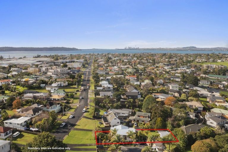 Photo of property in 3 Wharf Road, Te Atatu Peninsula, Auckland, 0610