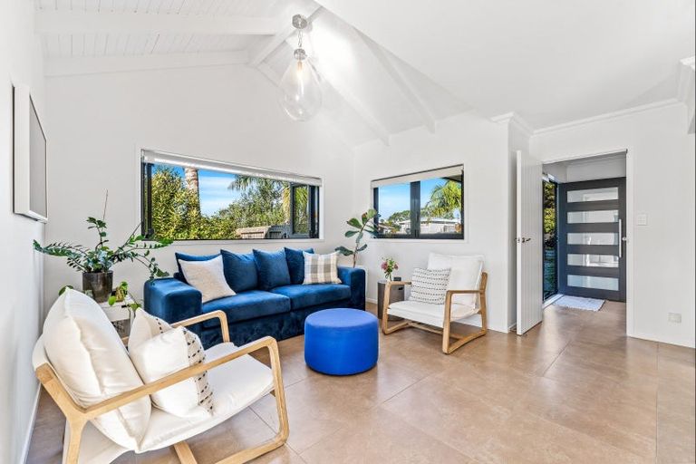 Photo of property in 2 Wonderview Road, Leigh, 0985