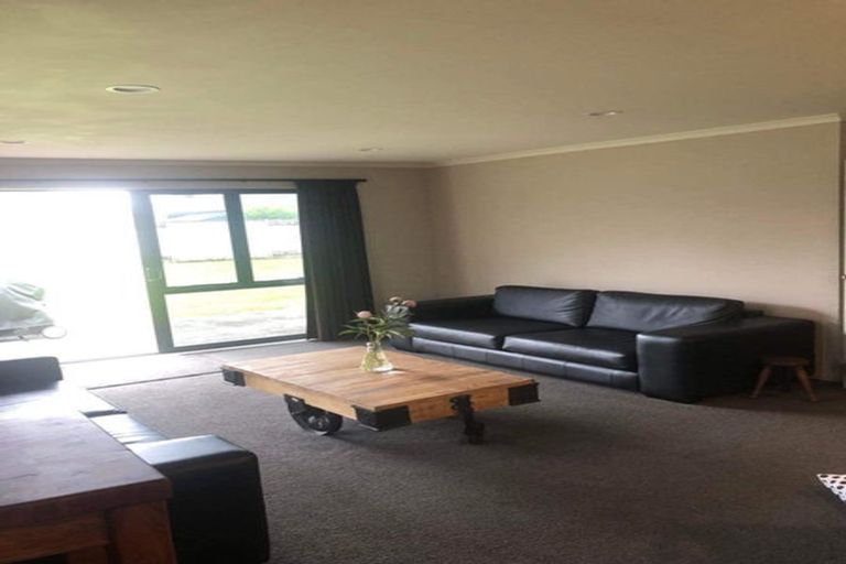 Photo of property in 14 Cleveland Heights, Kelvin Grove, Palmerston North, 4414