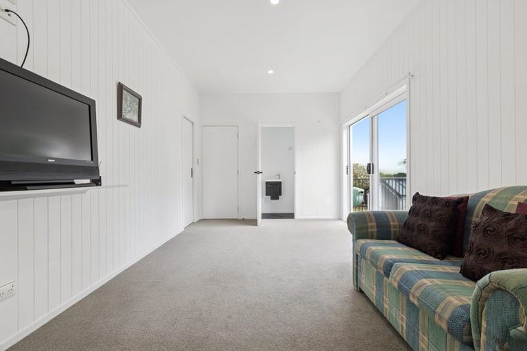 Photo of property in 100 Pukekohe East Road, Pukekohe, 2677