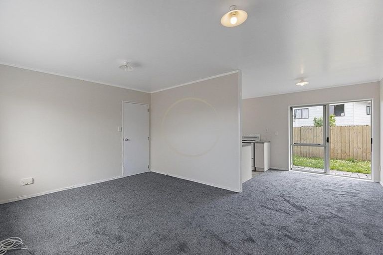 Photo of property in 2/24 Horlicks Place, Randwick Park, Auckland, 2105