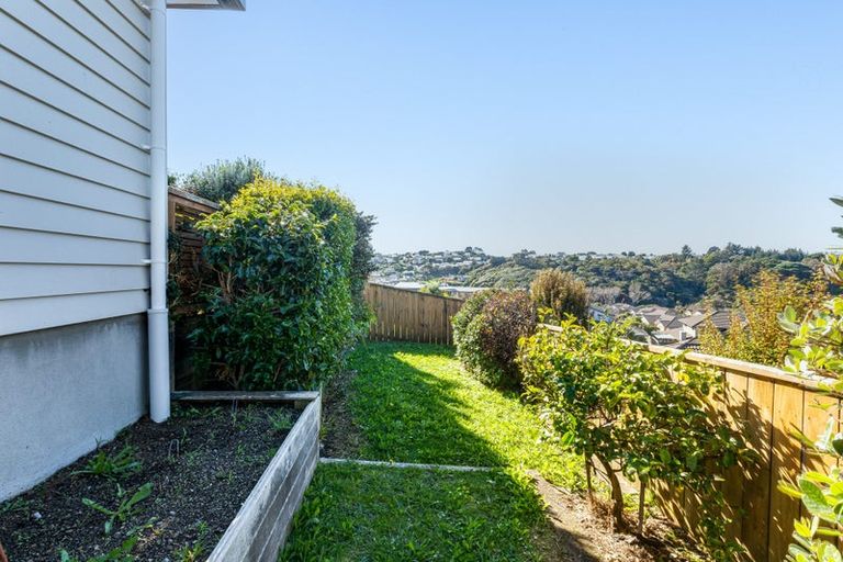 Photo of property in 5 Tongariro Drive, Aotea, Porirua, 5024