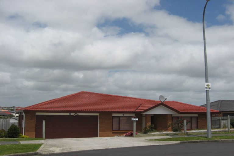 Photo of property in 8 Eloise Place, Clendon Park, Auckland, 2103