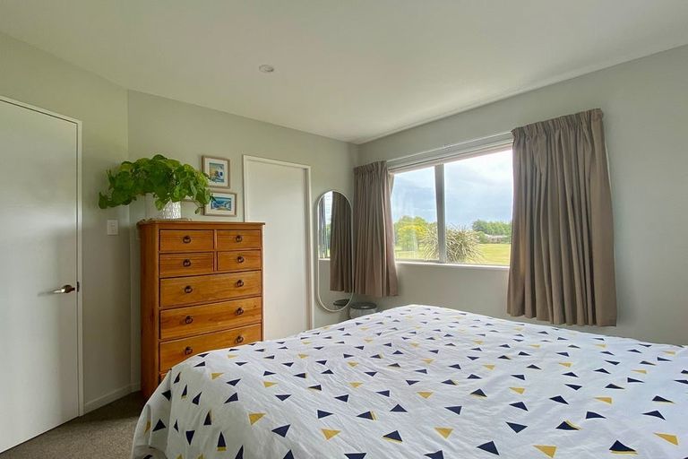 Photo of property in 38 Menin Gate Crescent, Broomfield, Christchurch, 8042