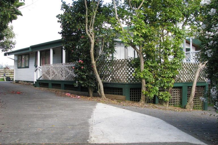 Photo of property in 14 Binda Place, Botany Downs, Auckland, 2010