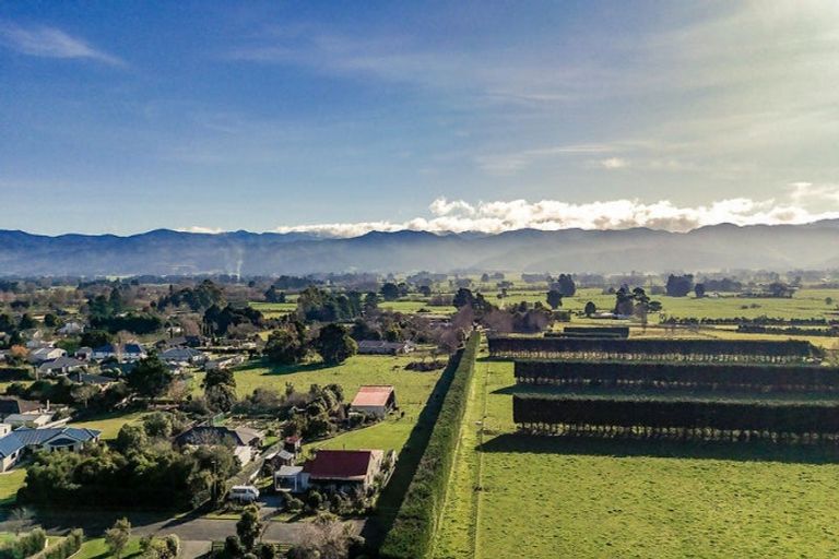 Photo of property in 7 Takahe Drive, Carterton, 5713