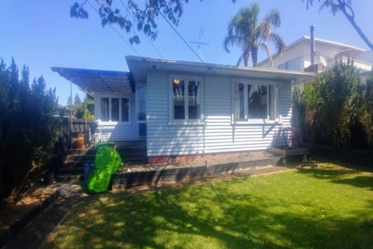 Photo of property in 23 Mcintyre Road, Mangere Bridge, Auckland, 2022
