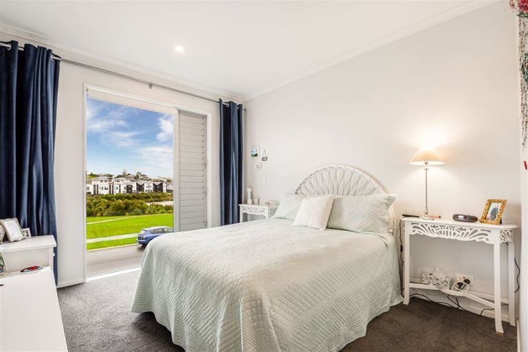 Photo of property in 32 Owen Chapman Drive, Red Beach, 0932