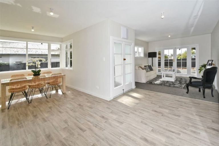 Photo of property in 219a Main North Road, Redwood, Christchurch, 8051