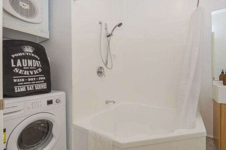 Photo of property in Stadium Garden Flats, 406/107 Thorndon Quay, Pipitea, Wellington, 6011