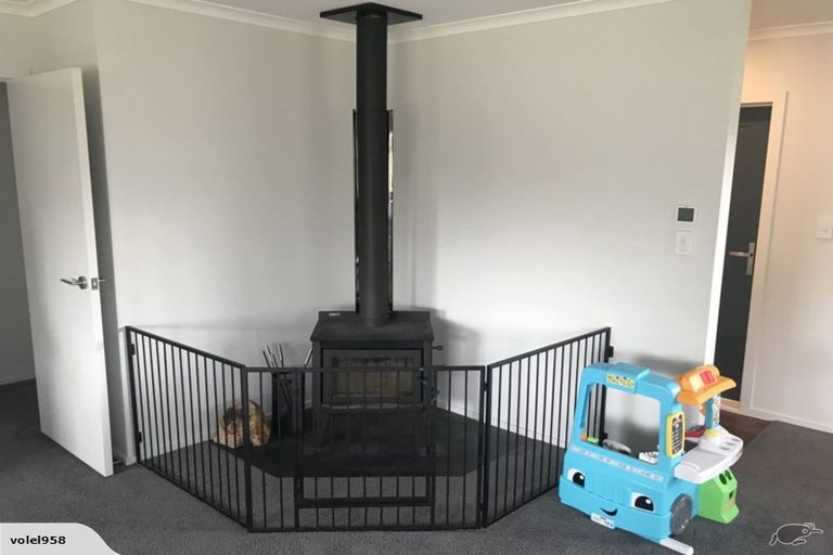 Photo of property in 38 Feist Street, Carterton, 5713