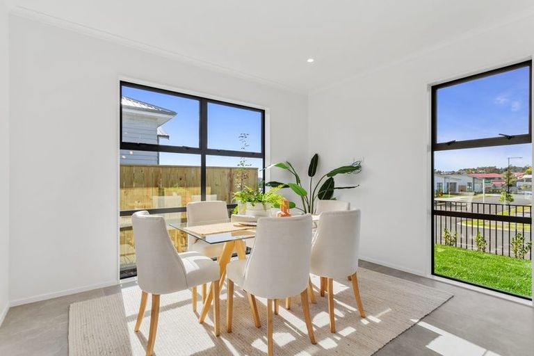 Photo of property in 24 Symes Drive, Red Beach, 0932