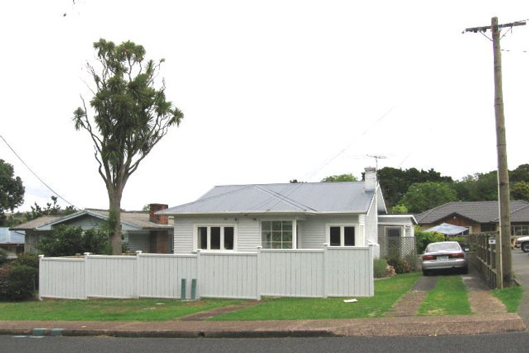 Photo of property in 50 Hillcrest Avenue, Hillcrest, Auckland, 0627