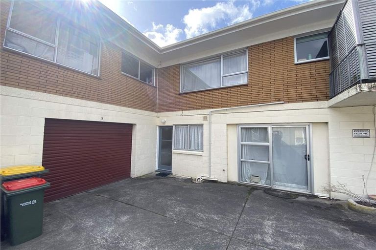 Photo of property in 7/15a Oates Road, Glen Eden, Auckland, 0602
