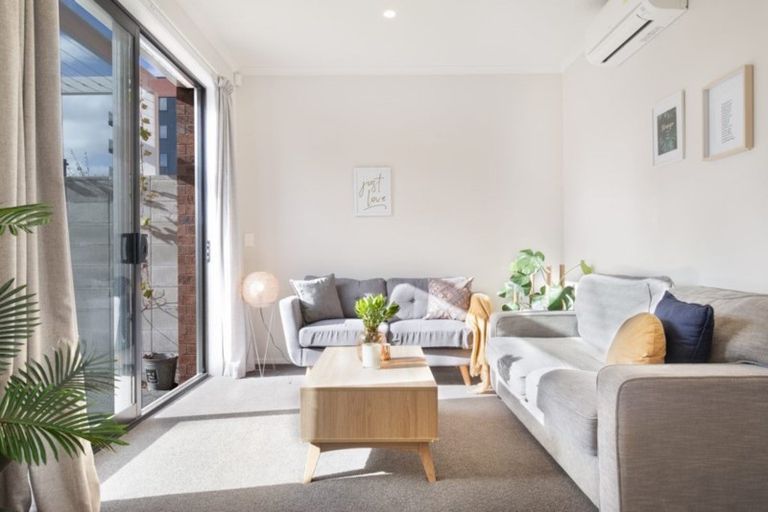 Photo of property in 14 Uku Lane, Hobsonville, Auckland, 0616