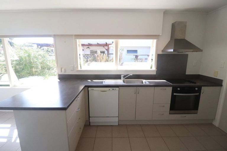 Photo of property in 1 Red Bluff Rise, Campbells Bay, Auckland, 0630
