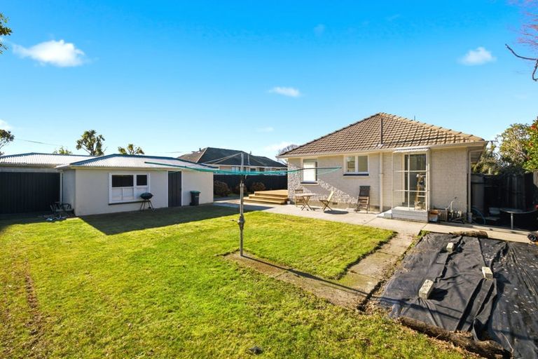 Photo of property in 33 Fovant Street, Russley, Christchurch, 8042