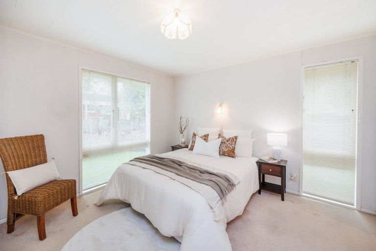 Photo of property in 17 Chilton Grove, Hokowhitu, Palmerston North, 4410