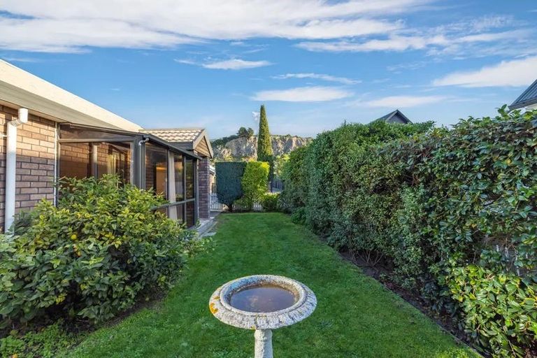 Photo of property in 2/47a Main Road, Redcliffs, Christchurch, 8081