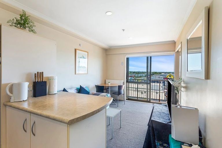 Photo of property in The Rennaissance, 5e/18 Ronwood Avenue, Manukau, Auckland, 2104