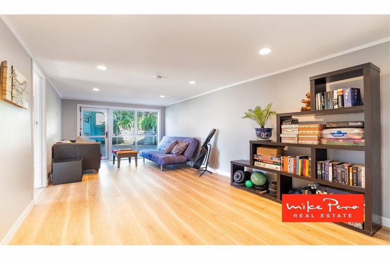 Photo of property in 24 Arama Avenue, Titirangi, Auckland, 0604