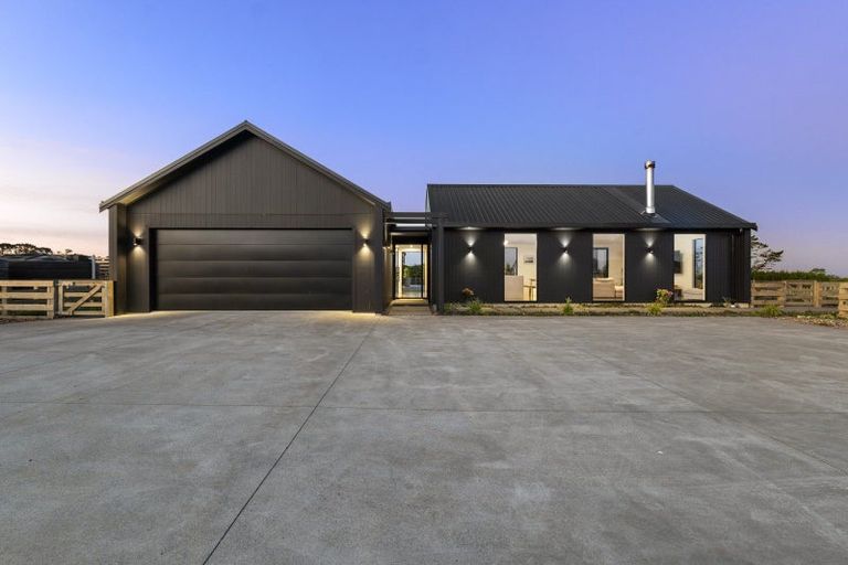 Photo of property in 589 Kent Road, Korito, New Plymouth, 4371