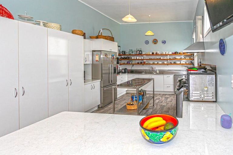 Photo of property in Cotswold Cottage B & B, 46 Maramarahi Road, Thames, 3578