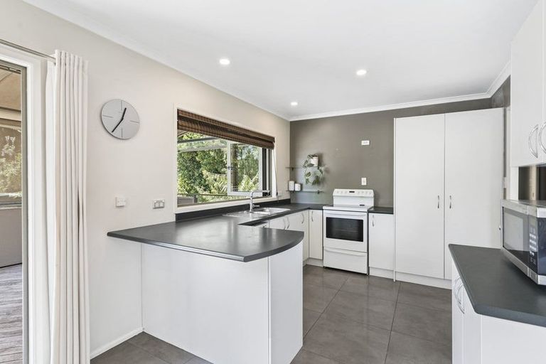 Photo of property in 23a Waiora Road, Stanmore Bay, Whangaparaoa, 0932