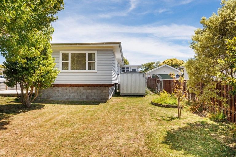 Photo of property in 2 Signal Street, Marton, 4710