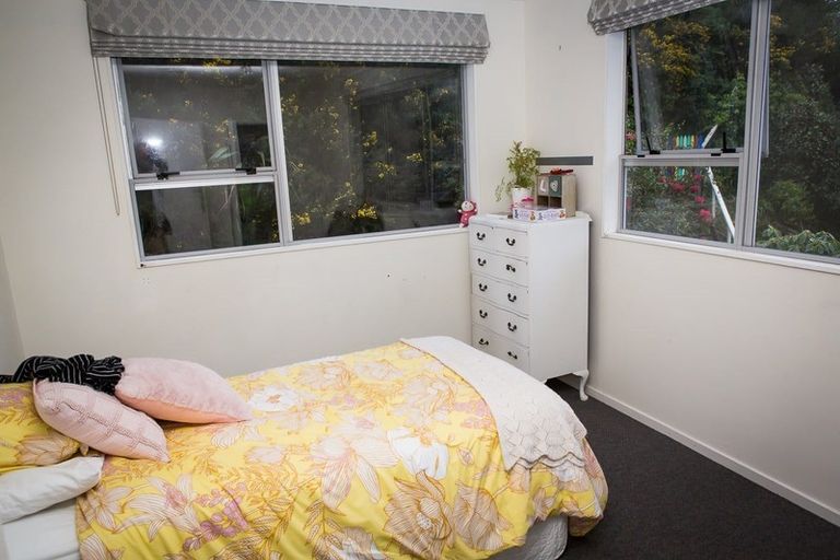 Photo of property in 18 Paddington Grove, Karori, Wellington, 6012