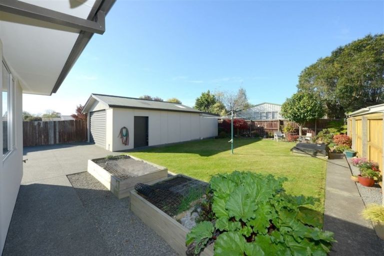 Photo of property in 104 Wainoni Road, Avondale, Christchurch, 8061