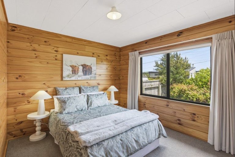 Photo of property in 130 Renown Road, Raumati South, Paraparaumu, 5032