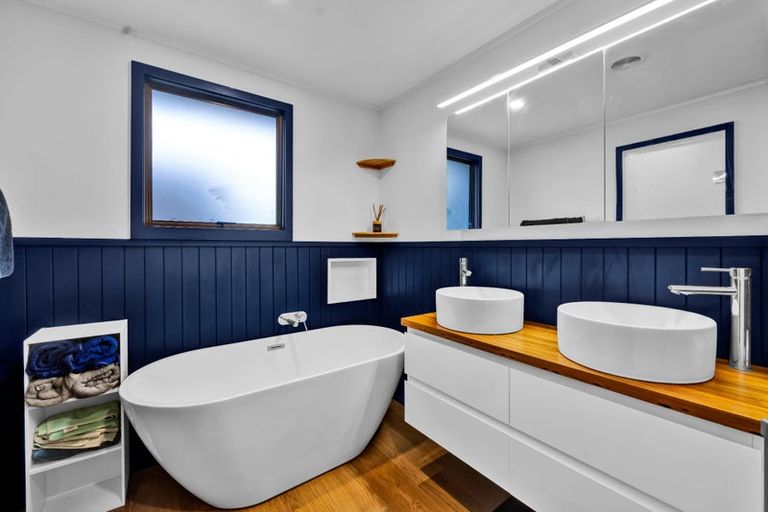 Photo of property in 8 Clearview Road, Lepperton, New Plymouth, 4373