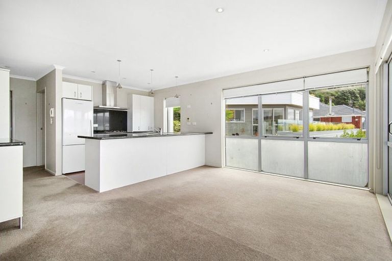 Photo of property in 2/275 Karaka Bay Road, Karaka Bays, Wellington, 6022