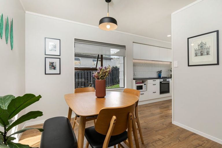 Photo of property in 2/3 Miriam Corban Heights, Henderson, Auckland, 0612