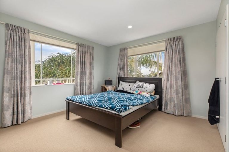 Photo of property in 25a Bluefin Way, West Harbour, Auckland, 0618