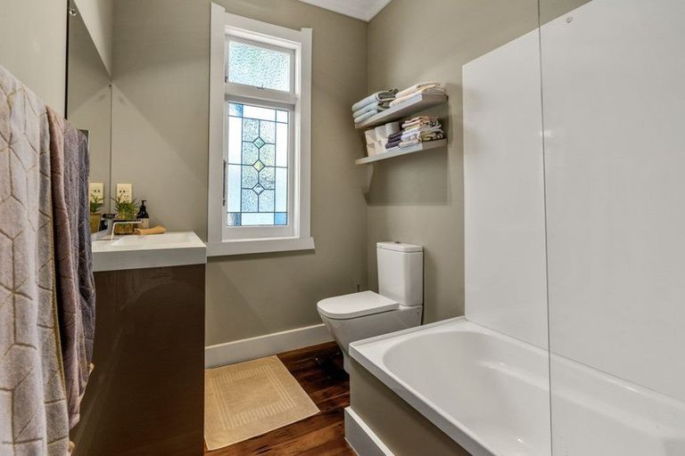 Photo of property in 52 Westmere Crescent, Westmere, Auckland, 1022