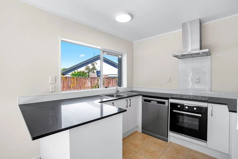 Photo of property in 11 Randwick Place, Randwick Park, Auckland, 2105