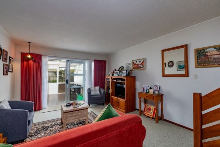 Photo of property in 5/31 Mana Avenue, Titahi Bay, Porirua, 5022
