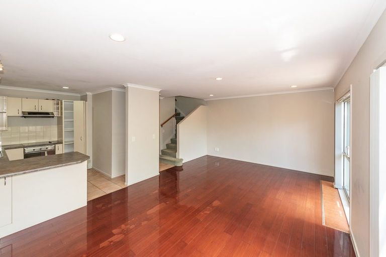 Photo of property in 6/78 Fernhill Way, Oteha, Auckland, 0632