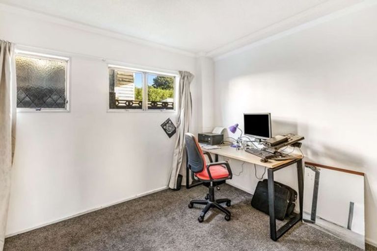 Photo of property in 84 Pioneer Road, Moturoa, New Plymouth, 4310