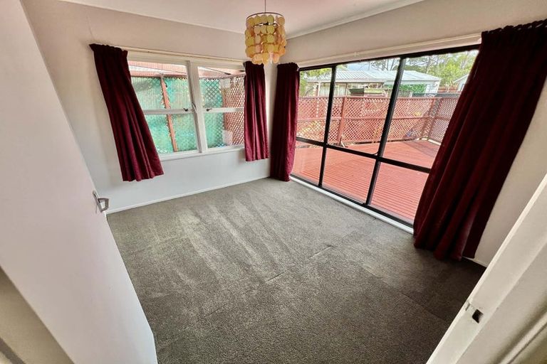 Photo of property in 8 Coletta Lane, Te Atatu South, Auckland, 0610