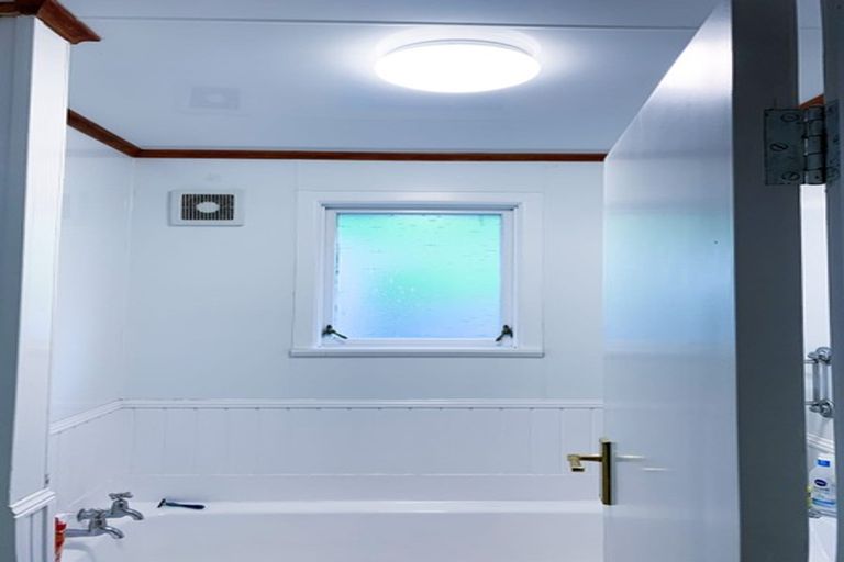 Photo of property in 10 Lomita Road, Johnsonville, Wellington, 6037