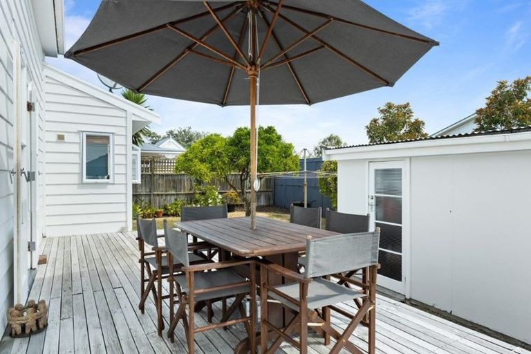 Photo of property in 20 Vincent Road, Northcote Point, Auckland, 0627