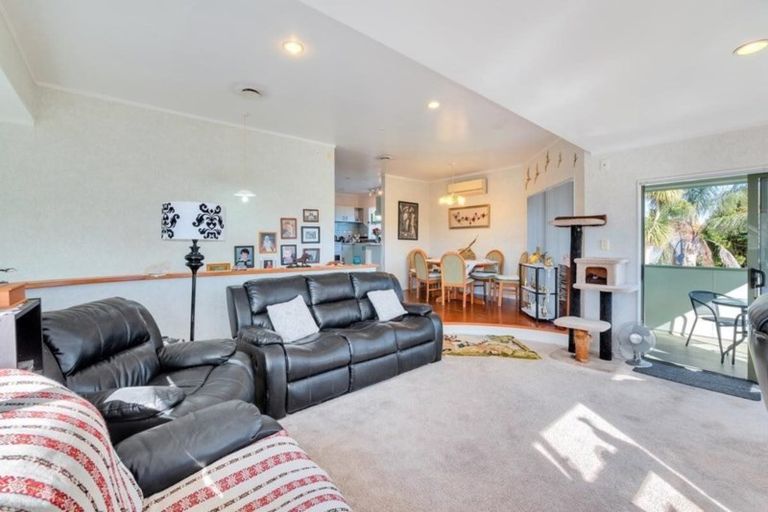 Photo of property in 33 Rangeview Road, Sunnyvale, Auckland, 0612
